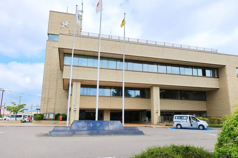 家の中を伝って歩くのもやっとだったけど、役所まで自分の足で行けてよかった