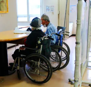 【夫婦の大切な時間】入院中の旦那様のお見舞い【付き添いサービス】