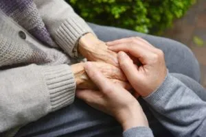 【認知症は嘘つき？】認知症の方が嘘をつくようになる理由と解決方法【在宅介護】